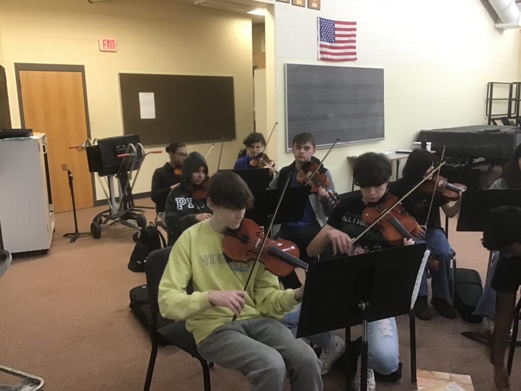 Darby Symphony B rehearsing in class